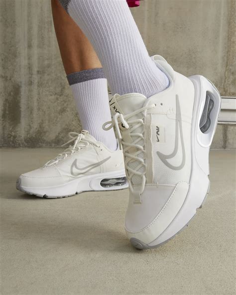 ladies nike sneakers